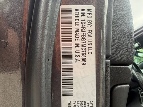Used 2021 Jeep Grand Cherokee Limited w/ Premium Lighting Group AWD/4WD image 30