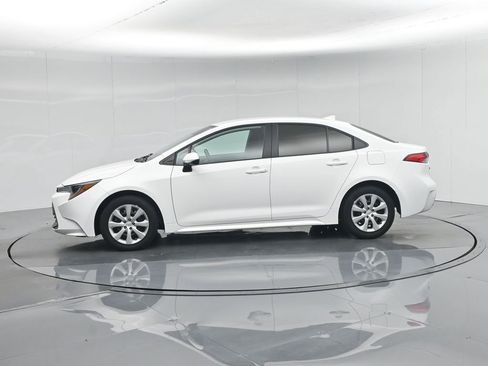 Used 2025 Toyota Corolla LE image 30