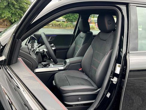 Used 2025 Mercedes-Benz GLB 35 AMG 4MATIC image 7