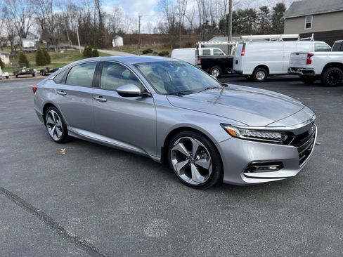 Used 2019 Honda Accord Touring image 3