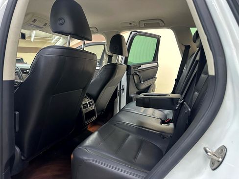Used 2015 Volkswagen Touareg Sport image 29