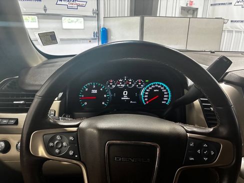 Used 2019 GMC Yukon Denali AWD/4WD image 23
