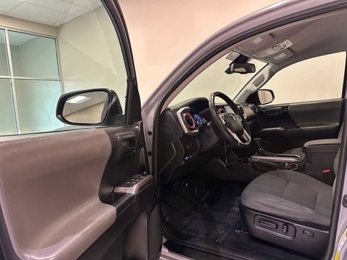 Used 2021 Toyota Tacoma SR5 AWD/4WD image 20