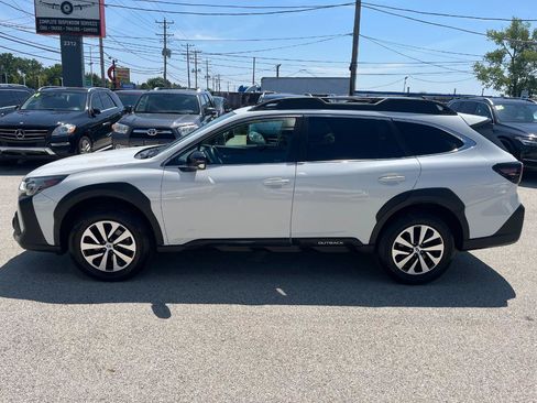 Used 2023 Subaru Outback Premium AWD/4WD image 2