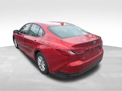 Used 2025 Toyota Camry LE image 4