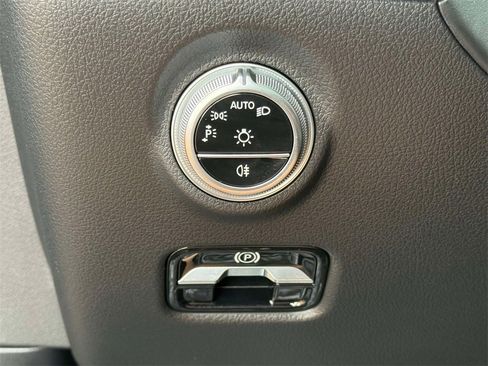 Used 2024 Mercedes-Benz CLE 300 4MATIC Coupe image 27