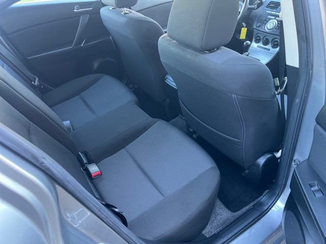 Used 2010 MAZDA MAZDA3 i Touring FWD image 17