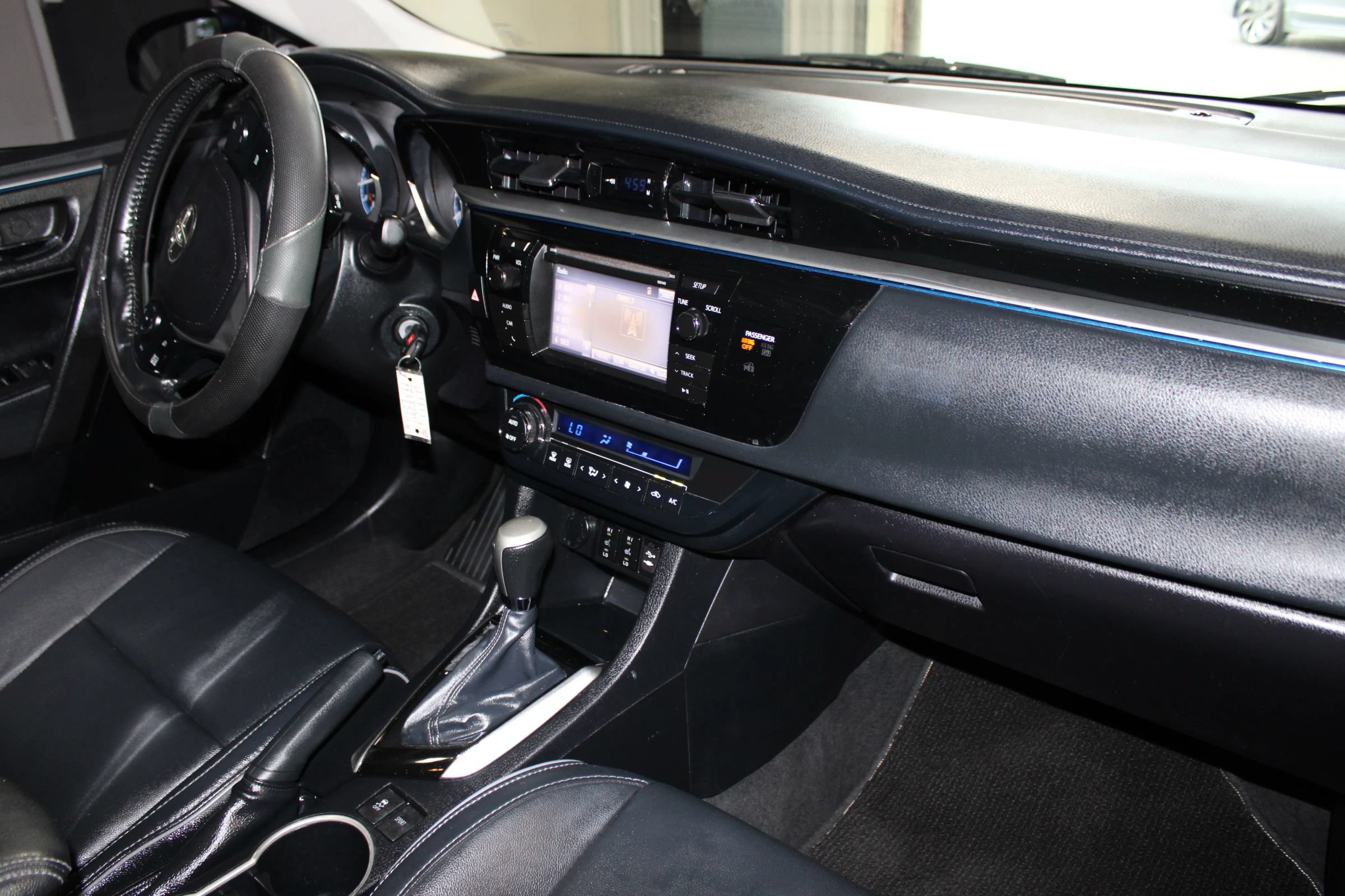 Used 2014 Toyota Corolla S Premium FWD image 28