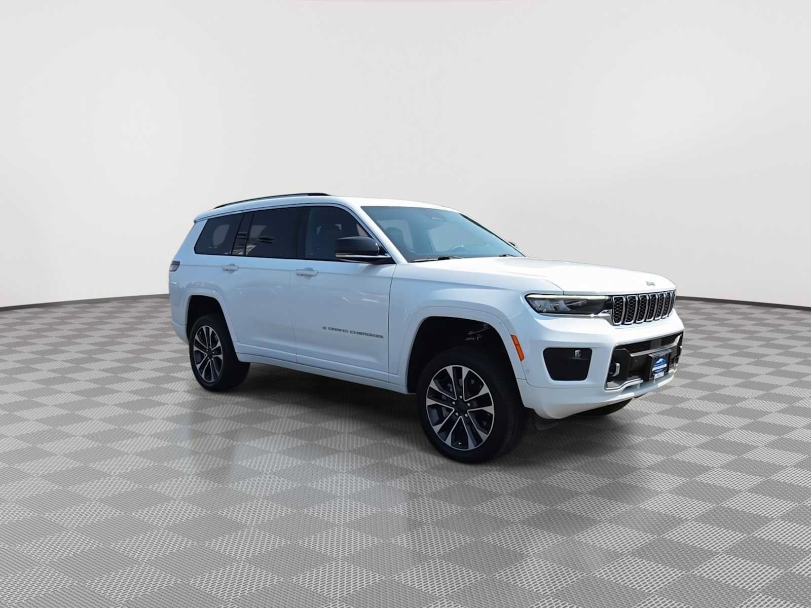 Used 2023 Jeep Grand Cherokee L Overland w/ Rear Seat Video Group I AWD/4WD image 2