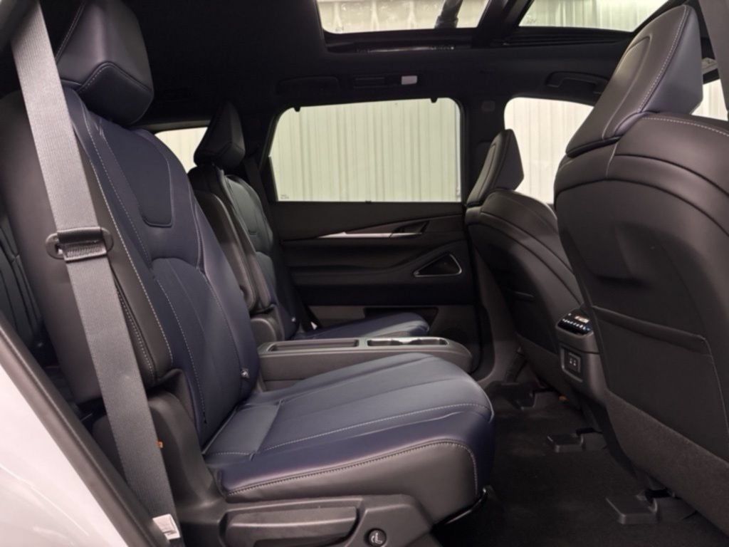 Certified 2026 INFINITI QX60 Sport w/ Dark Cargo Package AWD/4WD image 29