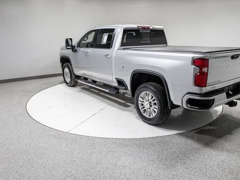 Used 2022 Chevrolet Silverado 3500 High Country image 34