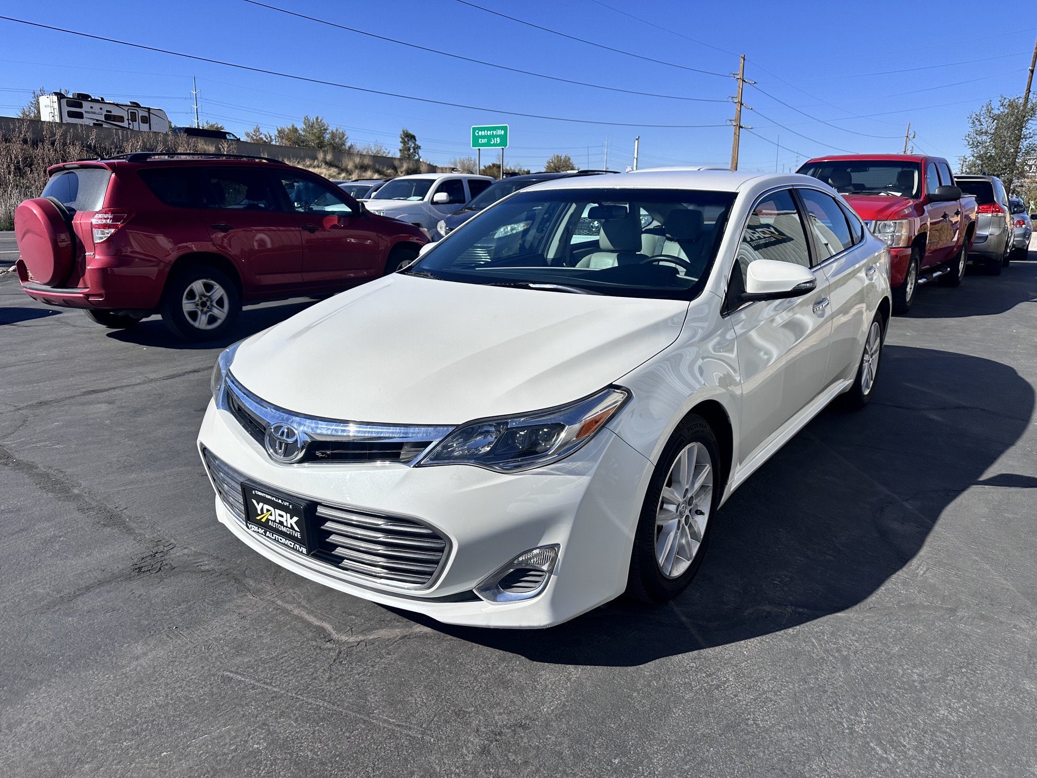 Used 2015 Toyota Avalon XLE w/ Preferred Accessory Package FWD image 2