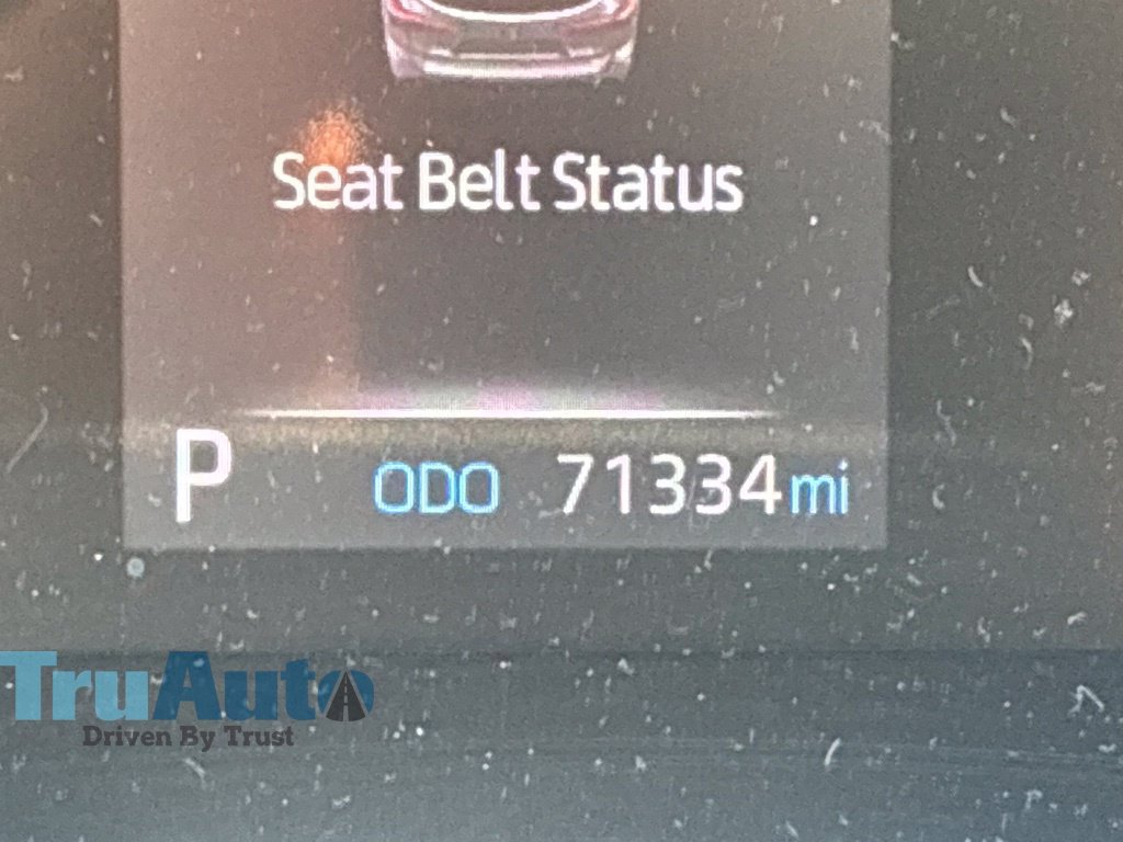 Used 2021 Toyota Highlander LE FWD image 31