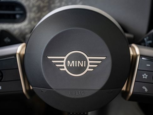 Certified 2025 MINI Cooper S image 25