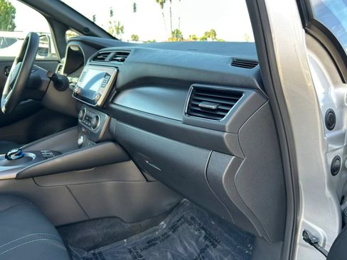 Used 2025 Nissan Leaf S FWD image 29