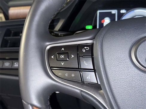 Used 2025 Lexus ES 300h w/ Technology Package image 32