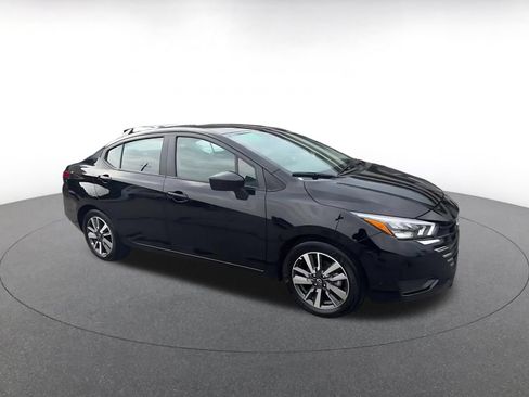 Used 2025 Nissan Versa SV FWD image 2