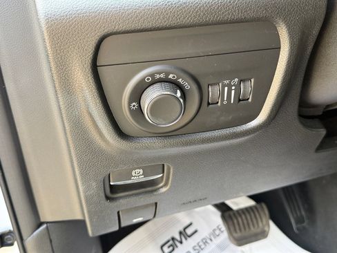 Used 2024 Jeep Grand Cherokee Laredo RWD image 19