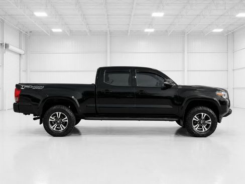 Used 2016 Toyota Tacoma TRD Sport w/ Towing Package AWD/4WD image 5