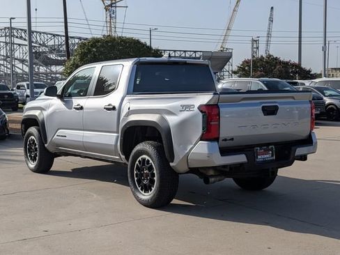 Used 2025 Toyota Tacoma TRD Off-Road AWD/4WD image 8