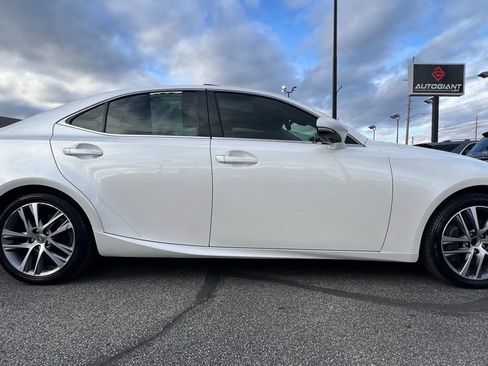 Used 2018 Lexus IS 300 image 9