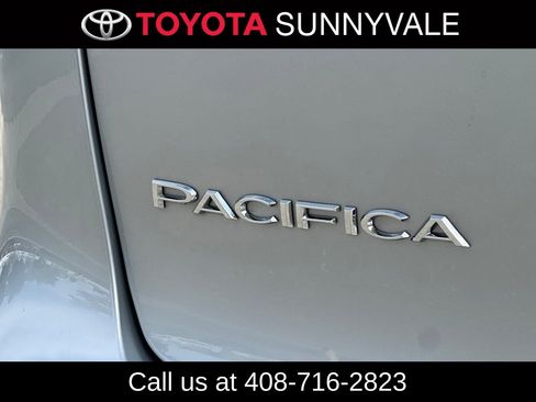 Used 2023 Chrysler Pacifica Touring-L image 13