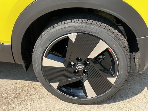 New 2026 Nissan Kicks SR image 8