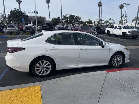 Used 2021 Toyota Camry LE image 24