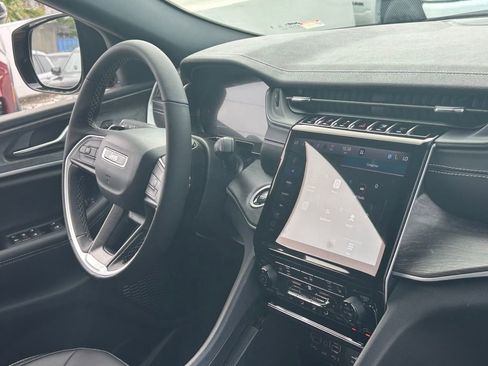 New 2025 Jeep Grand Cherokee L Limited w/ Black Appearance Package image 18