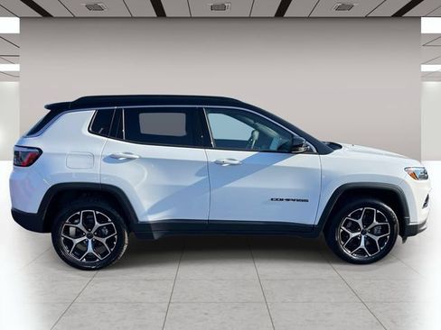 Used 2025 Jeep Compass Limited AWD/4WD image 2