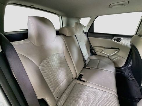 Used 2025 Kia Soul LX w/ LX Technology Package FWD image 27
