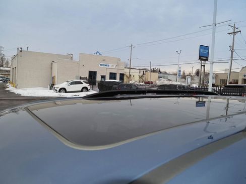 Used 2024 Chevrolet Traverse RS image 10