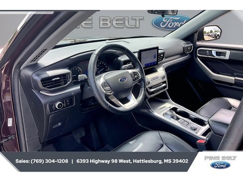 Used 2022 Ford Explorer XLT w/ Equipment Group 202A AWD/4WD image 12