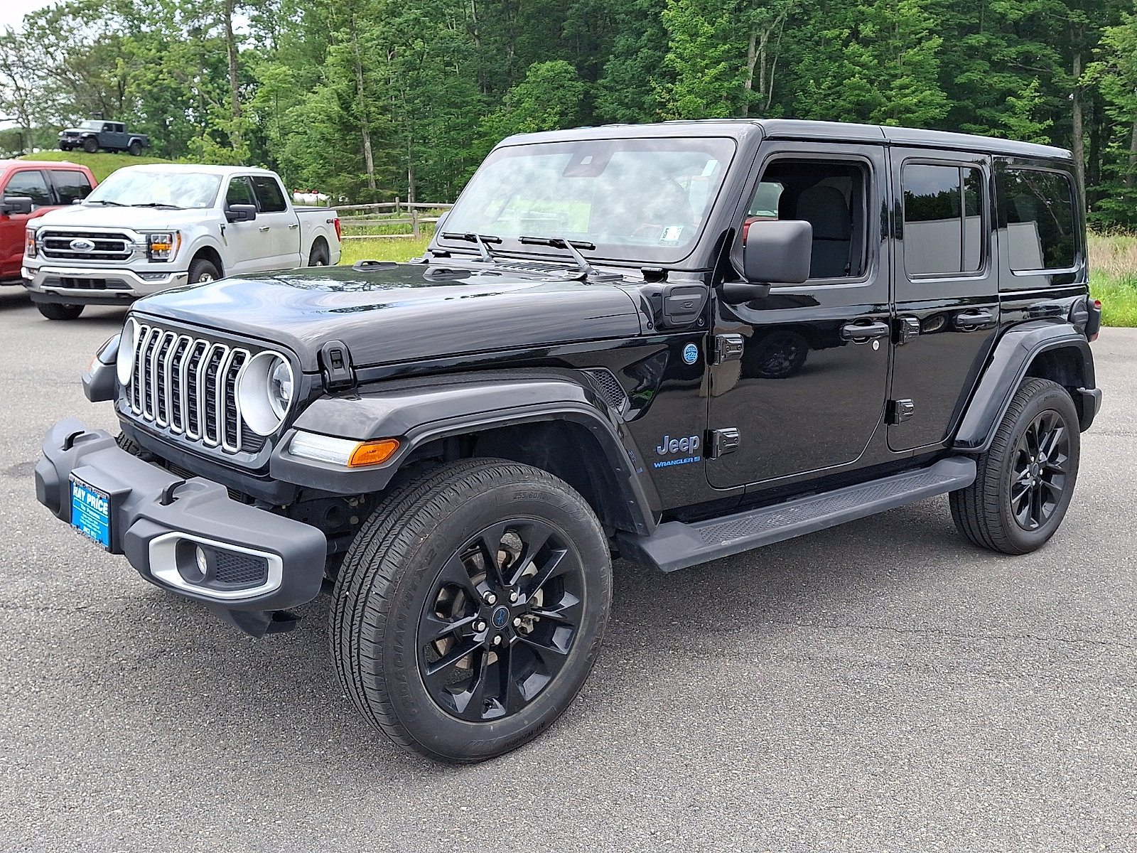 Used 2025 Jeep Wrangler Unlimited Sahara AWD/4WD image 3