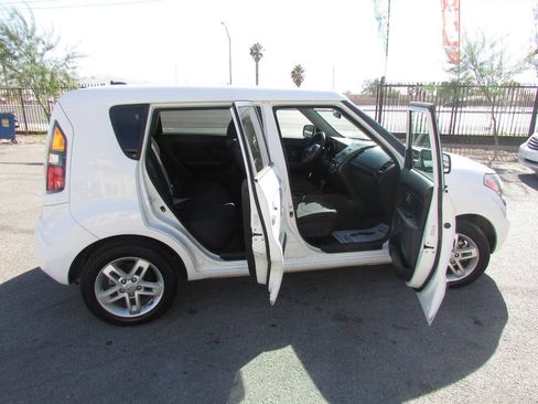 Used 2011 Kia Soul + w/ Audio Pkg FWD image 33
