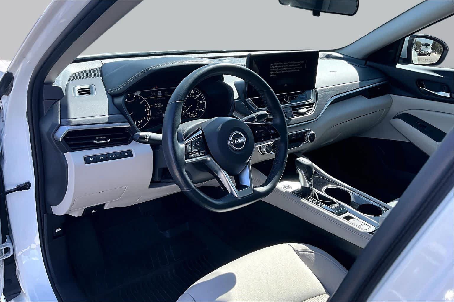 Used 2024 Nissan Altima 2.5 SV w/ SV Premium Package FWD image 18