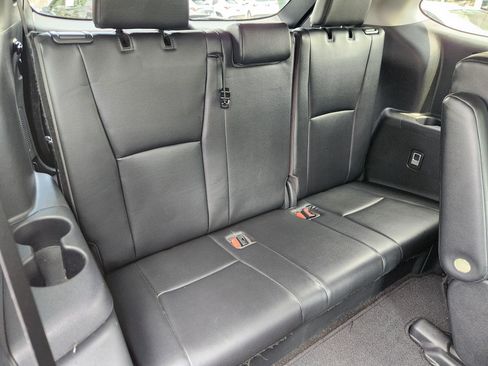 Used 2023 Toyota Highlander XLE AWD/4WD image 16