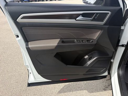Certified 2023 Volkswagen Atlas SE w/ Panoramic Sunroof Package AWD/4WD image 9