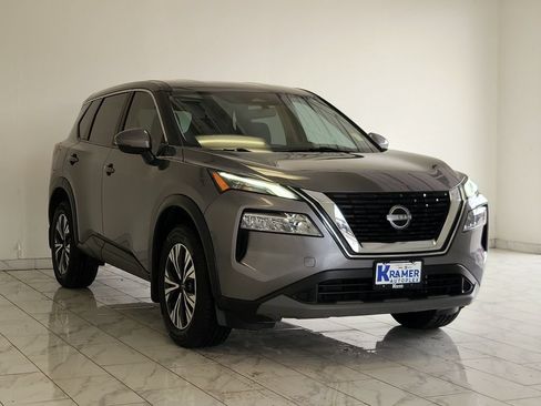 Used 2023 Nissan Rogue SV FWD image 3