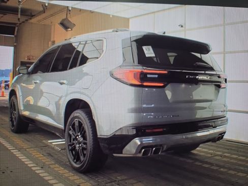 Used 2024 GMC Acadia Denali image 4