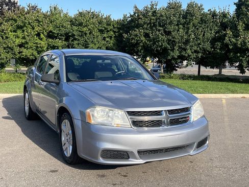 Used 2013 Dodge Avenger SE image 4