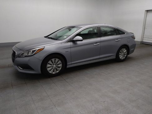 Used 2016 Hyundai Sonata SE image 2