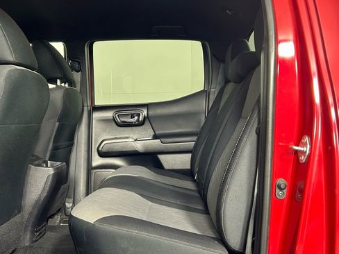 Used 2021 Toyota Tacoma TRD Sport w/ Technology Package image 15