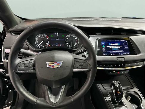 Used 2023 Cadillac XT4 Luxury w/ Cold Weather Package image 13