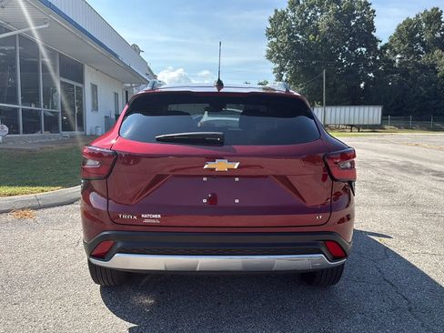 Used 2025 Chevrolet Trax LT w/ LT Convenience Package FWD image 4