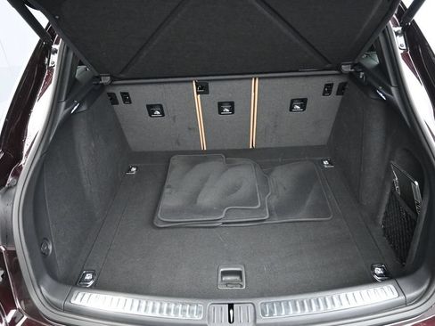 Certified 2025 Porsche Macan AWD/4WD image 28