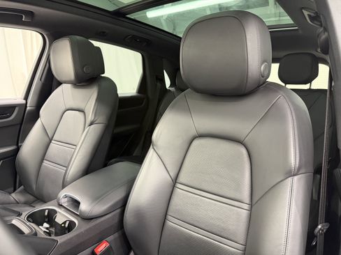 Certified 2023 Porsche Cayenne AWD/4WD image 5