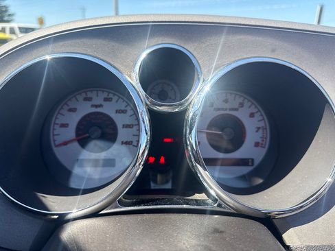 Used 2006 Pontiac Solstice Convertible w/ Premium Package RWD image 16