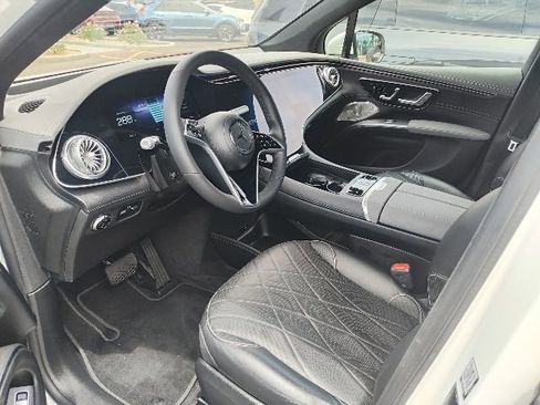 Used 2023 Mercedes-Benz EQS 580 4MATIC SUV image 3