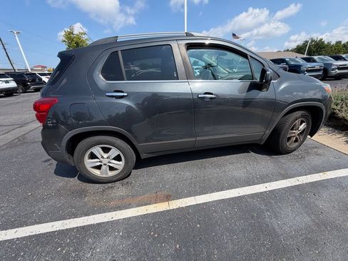 Used 2017 Chevrolet Trax LT w/ Sun & Sound Package FWD image 11
